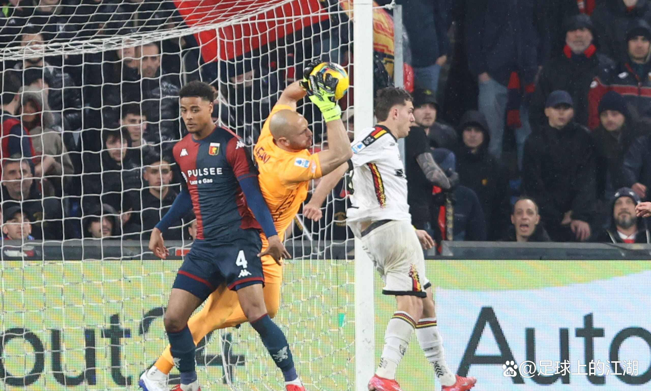 尤文图斯门将苏亚雷斯获得关键扑救 尤文图斯门将苏亚雷斯获得关键扑救