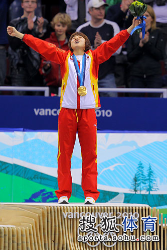 九游体育-韩国体操名将冲刺成功，登上冠军领奖台