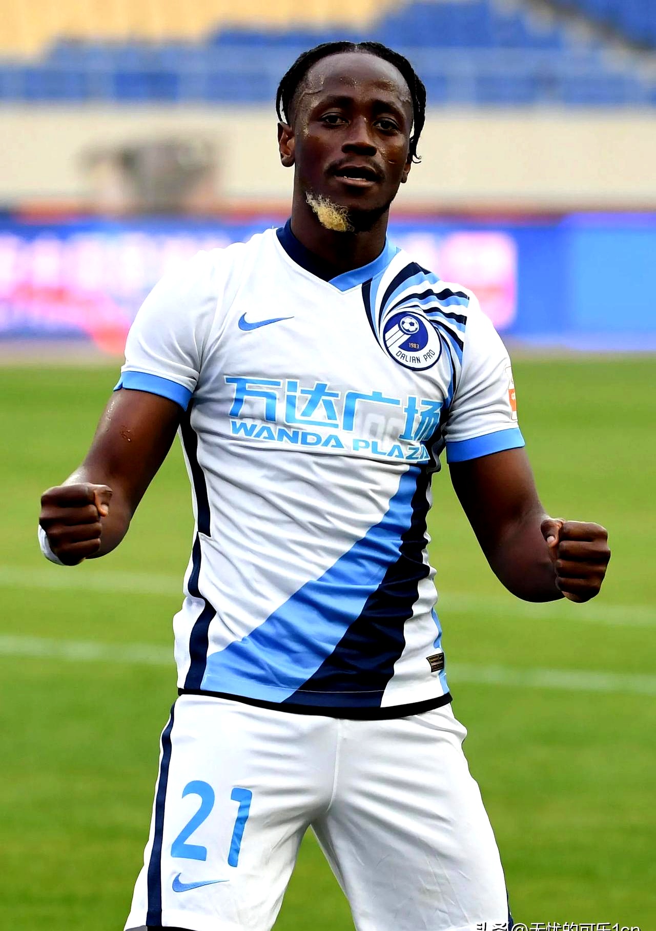 巴萨前锋上演帽子戏法,助球队轻松取胜的简单介绍 巴萨前锋上演帽子戏法,助球队轻松取胜的简单介绍