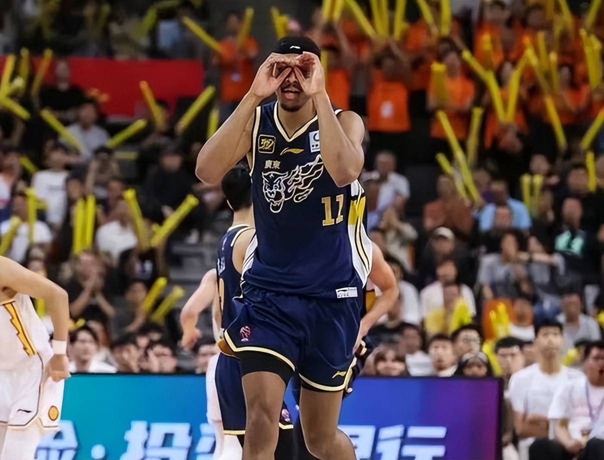 球队在关键时刻展现出了冷静沉着的态度 球队在关键时刻展现出了冷静沉着的态度