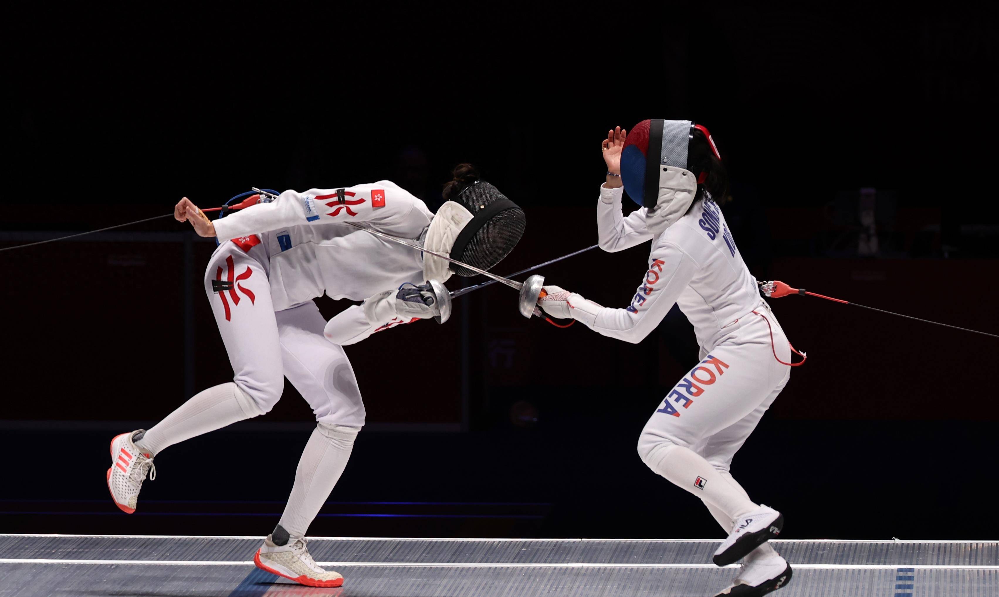 比赛精彩：击剑选手再次逢战