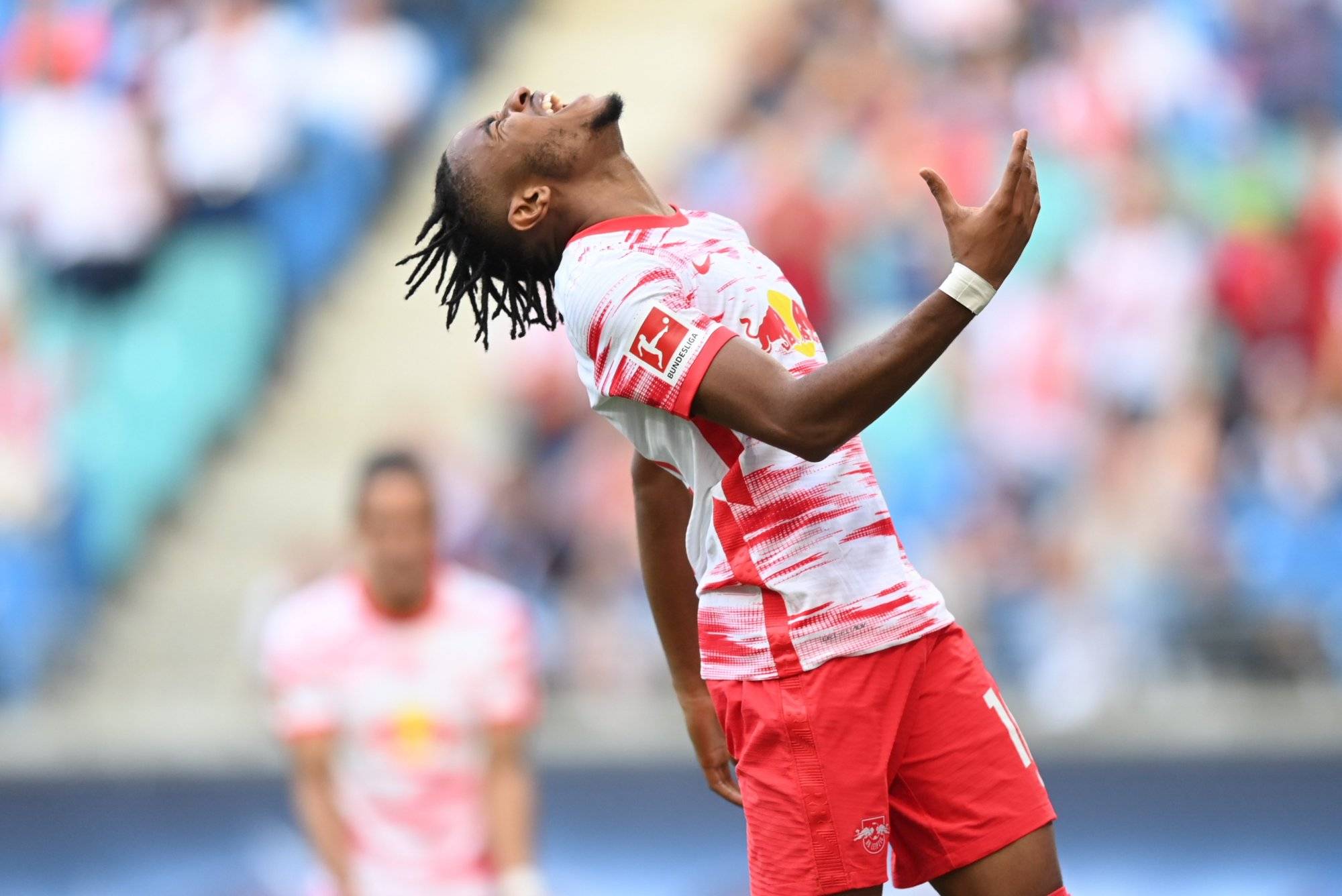 九游体育官方入口-莱文斯顿中流右眼球前插，门前破门的简单介绍