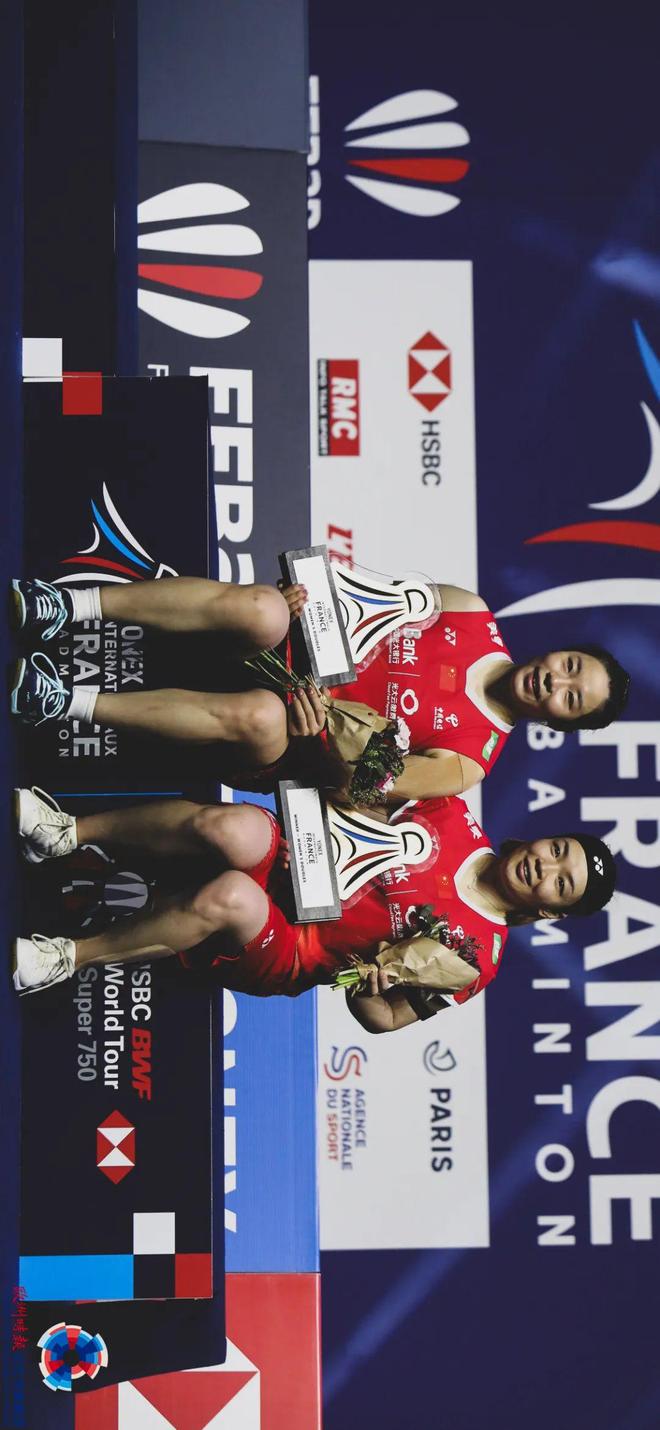 法国运动员在羽毛球混双赛取胜 法国运动员在羽毛球混双赛取胜