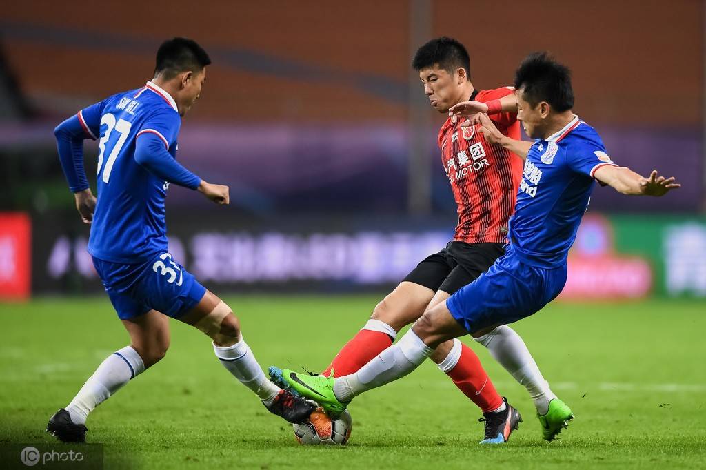 上海申花在亚冠小组赛中胜出 上海申花在亚冠小组赛中胜出