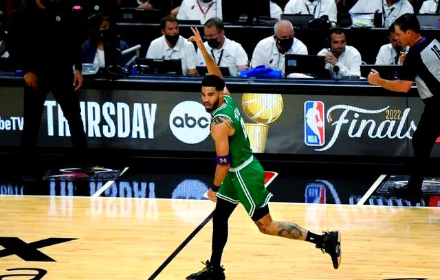 包含凯尔特人球员晒出与队友的团队训练照片和努力拼搏的精神的词条 包含凯尔特人球员晒出与队友的团队训练照片和努力拼搏的精神的词条