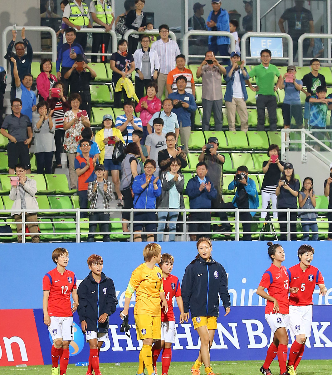 韩国体育选手接连取得足球比赛胜利 韩国体育选手接连取得足球比赛胜利