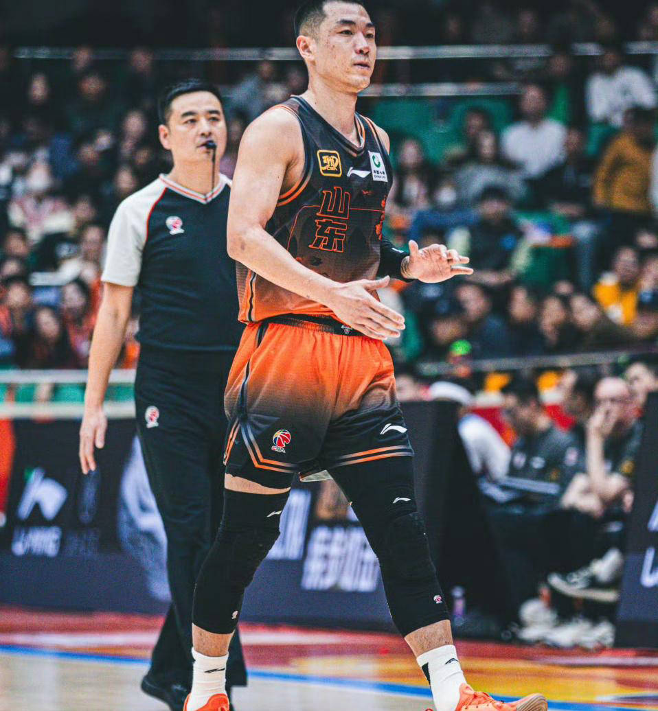 包含热门队伍在国内篮球联赛季后赛中实力横扫的词条