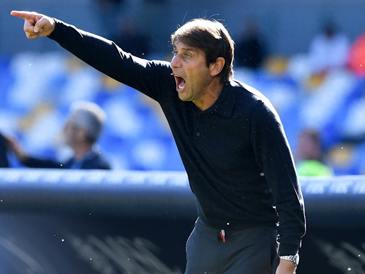 九游体育中国官网-那不勒斯逆境中求突破，保级压力巨大的简单介绍