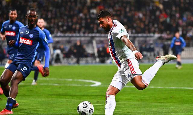 包含里昂主场不敌，遭遇排名滑落的词条